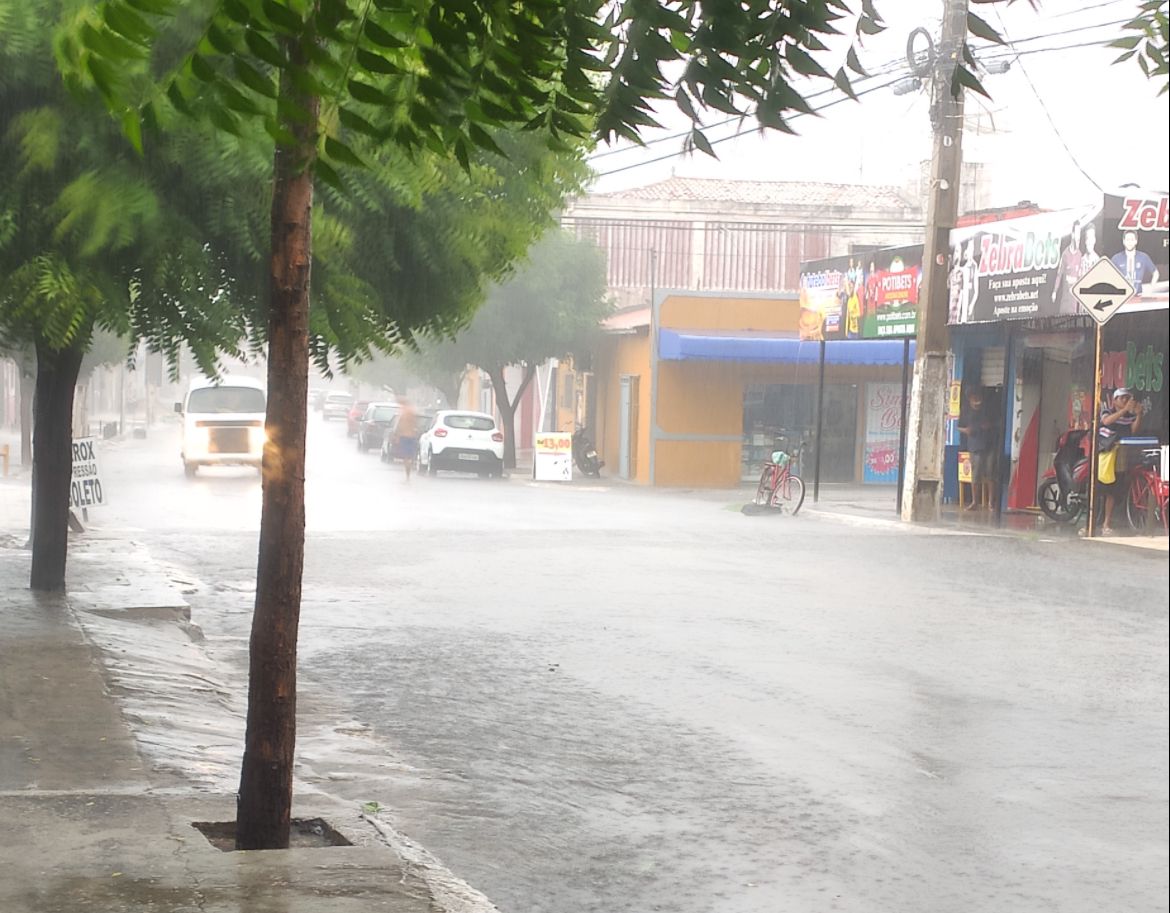 Inmet Alerta para chuvas intensas e ventos fortes em todo o RN neste fim de semana
